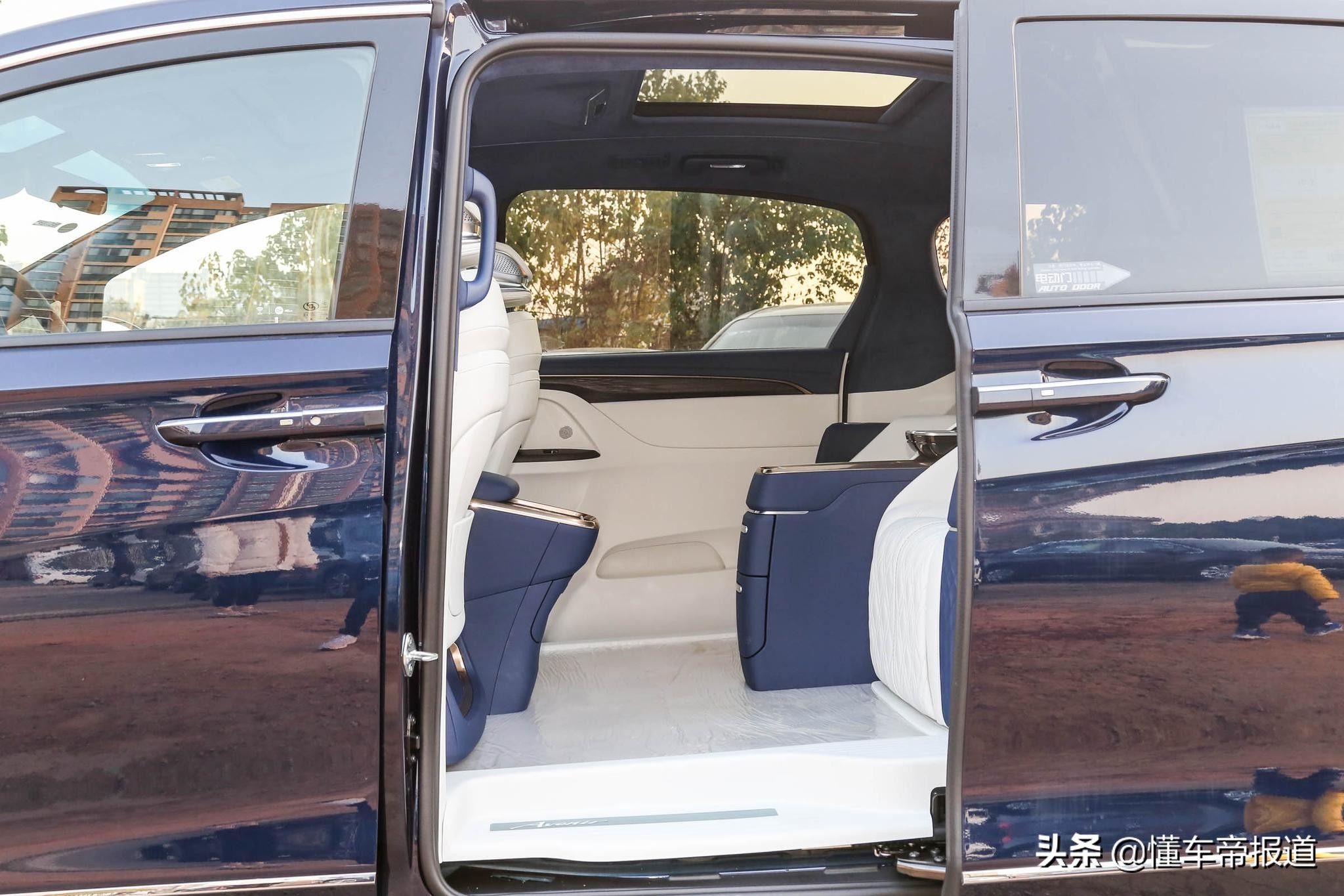 比奔驰V级还贵5万,别克GL8 Avenir值这价吗?