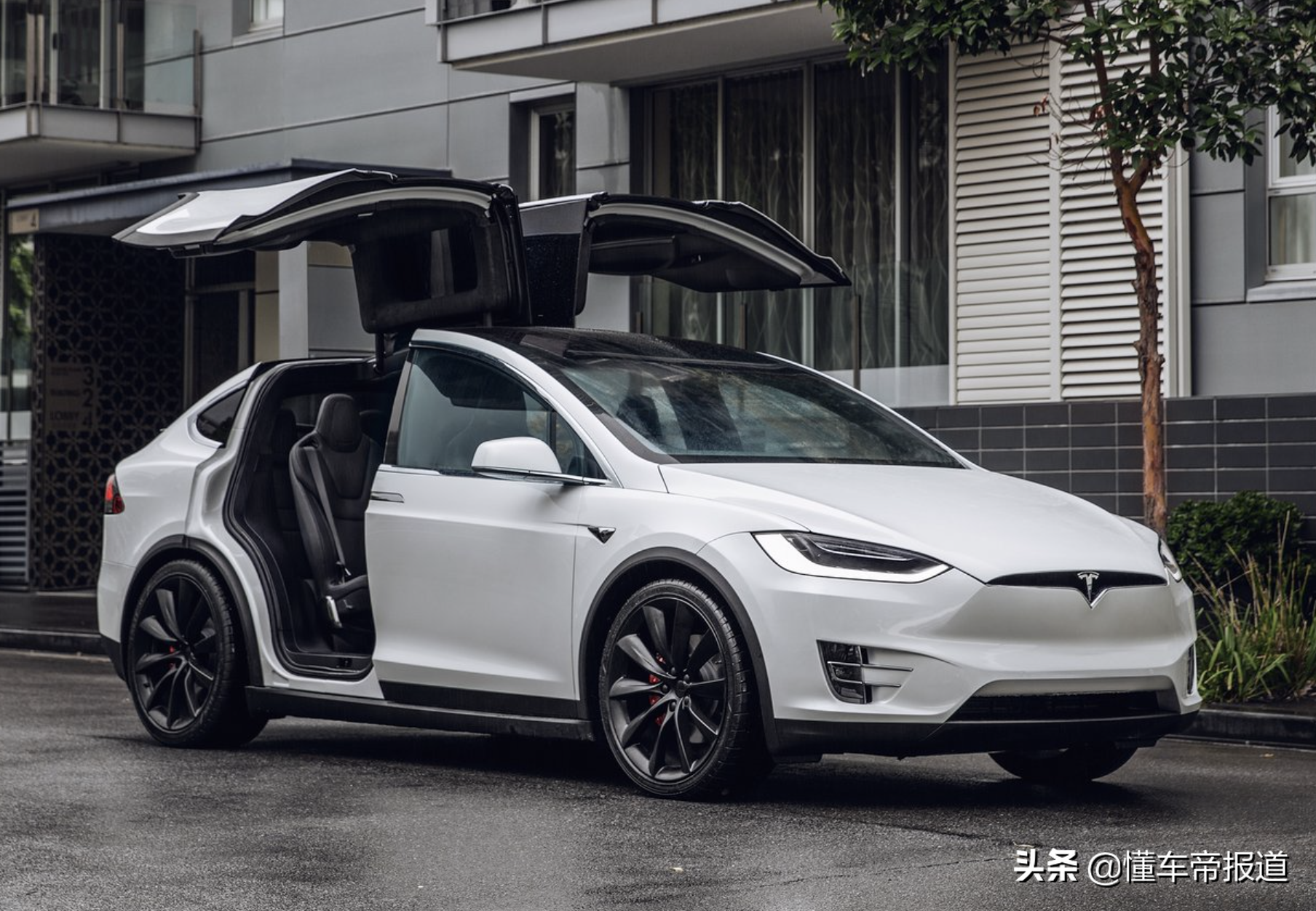 MODEL X挑战者来了?捷豹J-PACE效果图曝光