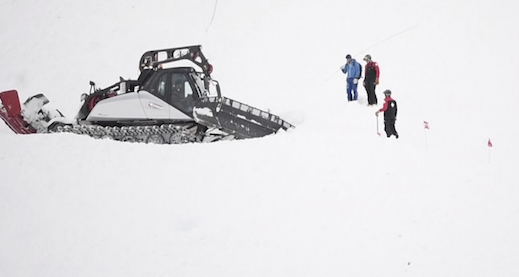 瑞士阿尔卑斯山一座滑雪度假村26日发生雪崩