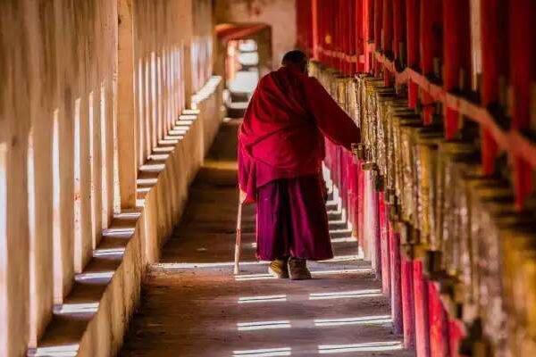 去寺庙穿衣服有讲究吗 去寺庙能穿短裤吗