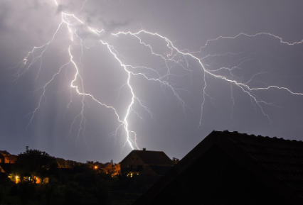 雷电天气是怎么形成的_雷电天气怎么保护自己