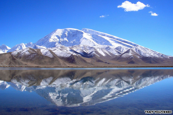 新疆喀拉库勒湖：卡拉库勒湖胜景