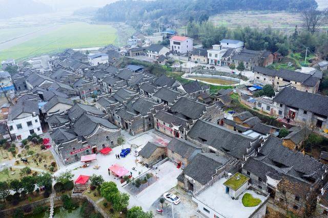 湖南郴州又一精美古村，镜头拉近一看，竟然有点像凤凰古城