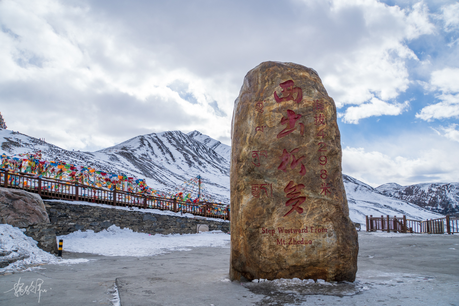 日落时分，雪山、草原与火烧云，是鱼子西最美的样子啊